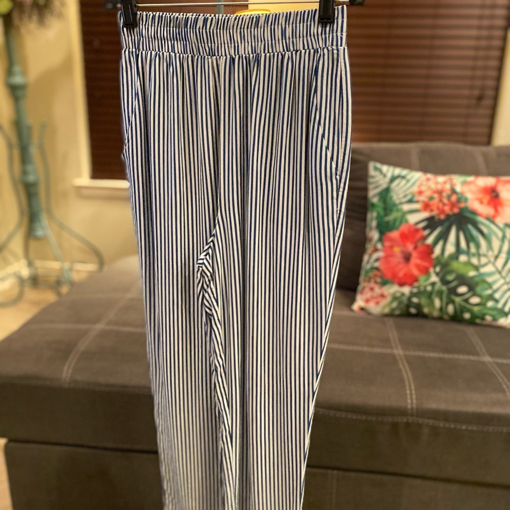 Blue with white stripe pant in size XS 💙🤍